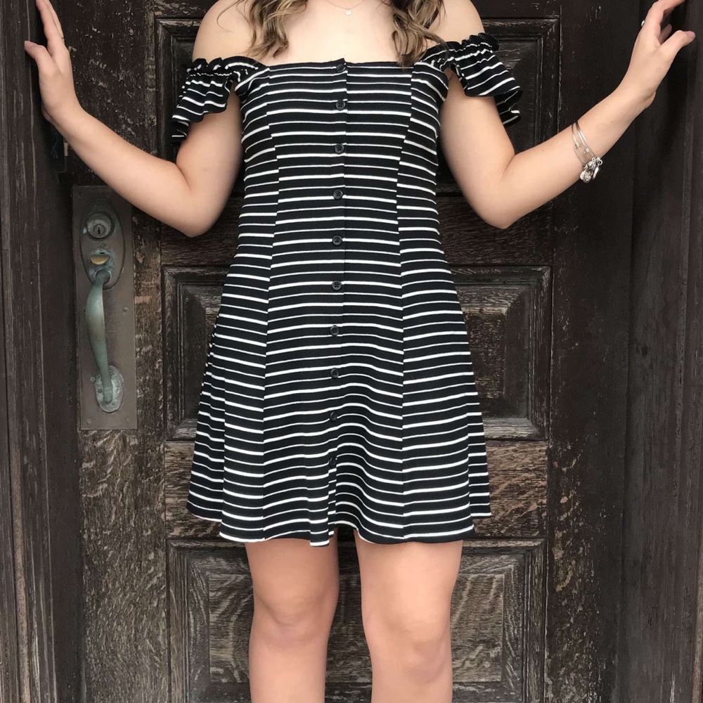 Dress - Picture 5 of 6